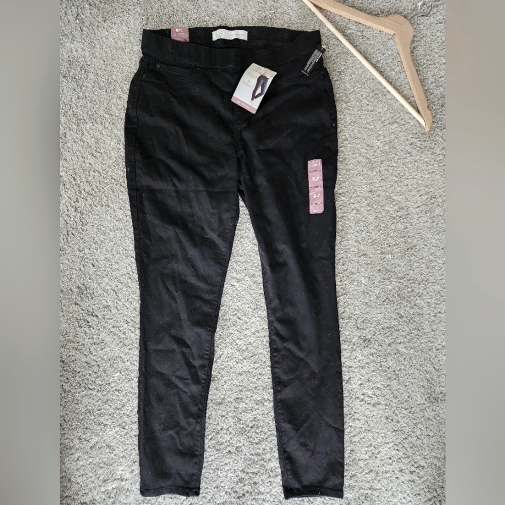 Levi's Black Pull-on Shaping Skinny Jeans - Size 14L
